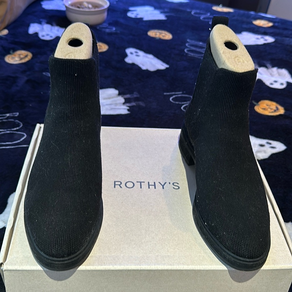 Rothy’s onyx blk lug boot water resistant